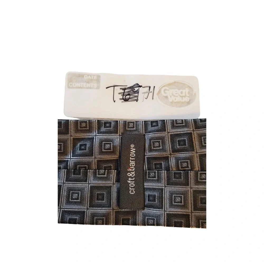 Croft & Barrow Hand‎ Made 100% Silk Neck Tie Made In China Gray Silver Squares